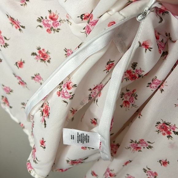 White Floral Cropped Long Sleeve Blouse - Picture 4 of 4